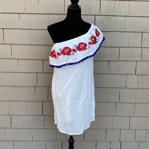 Cute dress w/ ornate embroidered designs!